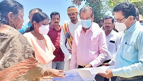 காப்பகம் அமைய உள்ள இடத்தை பார்வையிட்டு ஆய்வு செய்த கலெக்டர் லலிதா.