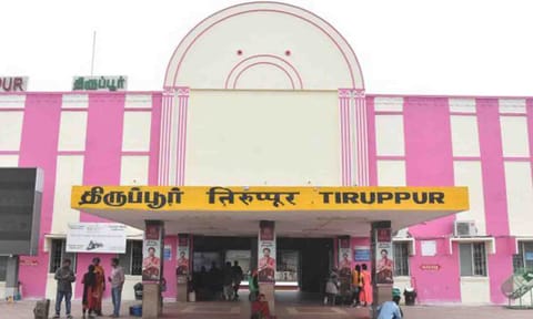பெயர் பலகை அகற்றப்பட்டுள்ளதை படத்தில் காணலாம்.&nbsp;