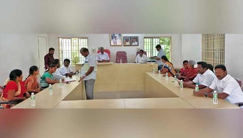 பொத்தனூர் பேரூராட்சி கூட்டம் நடைபெற்றபோது எடுத்த படம்.