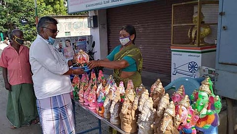 விநாயகர் விற்பனை நடைபெறும் காட்சி.