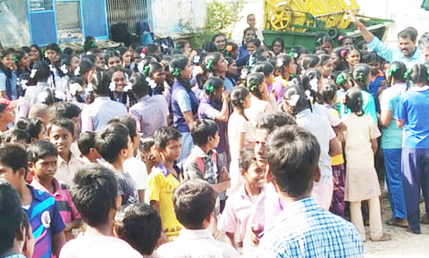 மாணவர்கள் போராட்டம் நடத்திய போது எடுத்த படம்.