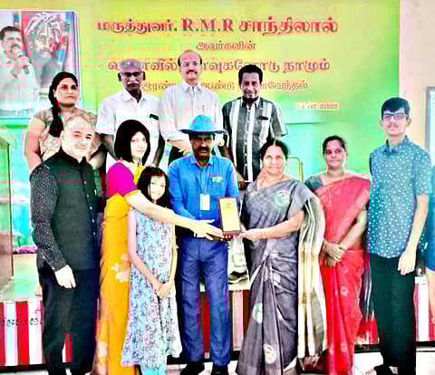 ராஜபாளையத்தில் சமூக சேவகருக்கு விருது