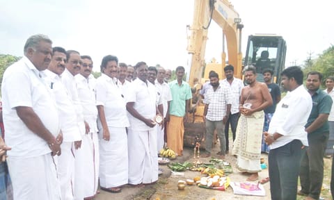 பாலம் கட்ட பூமிபூஜை நடந்தது.
