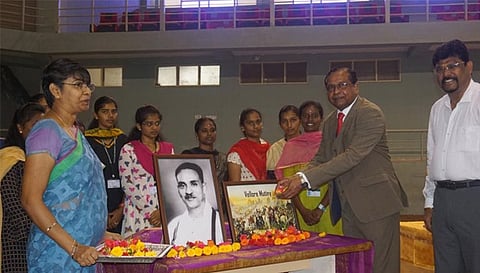 75 -வது சுதந்திர தினத்தை முன்னிட்டு பாரதியார் பல்கலைக்கழகத்தில் தியாகிகளுக்கு மரியாதை