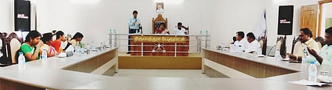 திருப்பத்தூர் பேரூராட்சி மன்ற கூட்டம் தலைவர் கோகிலாராணி தலைமையில் நடந்தது.
