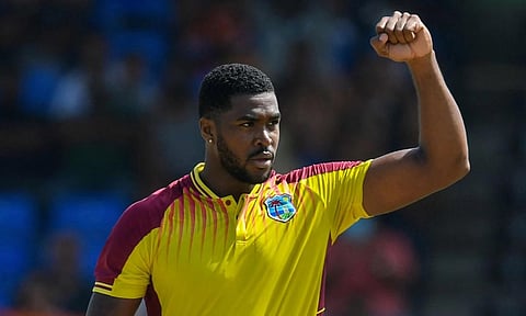 6 விக்கெட் வீழ்த்திய மெகாய்