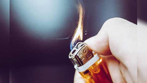 சிகரெட் லைட்டர்கள் விற்பனை: 30 கடைகளில் தொழிலாளர் நலத்துறை அதிகாரிகள் ஆய்வு