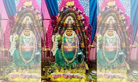 கர்ப்பவதி அலங்காரத்தில் அங்காள பரமேஸ்வரி அம்மனை படத்தில் காணலாம்.