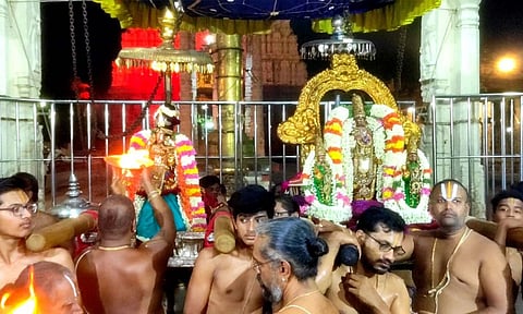 வரதராஜ பெருமாள் கோவிலில் ஆடிப்பூர உற்சவ வீதிஉலா