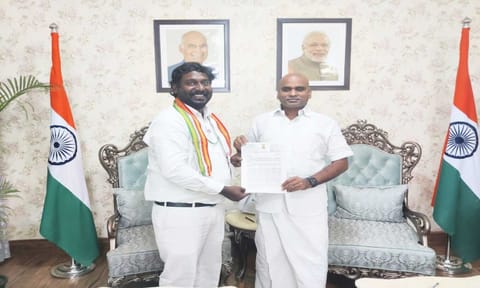 குமரி மாவட்ட கடற்கரை கிராமங்களை  கடல் சீற்றத்தில் இருந்து பாதுகாக்க நிரந்தர தீர்வு காண வேண்டும்