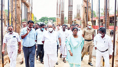 புதிய கலெக்டர் அலுவலக கட்டுமான பணியை அமைச்சர் எ.வ.வேலு ஆய்வு செய்தார்.