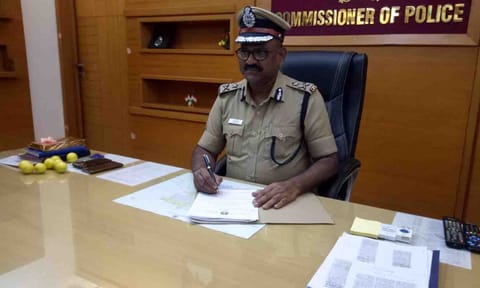 புதிய போலீஸ் கமிஷனராக பொறுப்பேற்ற பிரபாகரன்.