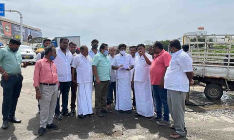 மேயர் தினேஷ்குமார் ஆய்வு செய்த காட்சி.