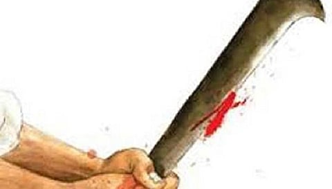 திருவள்ளூர் அருகே தையல் கடைக்குள் புகுந்து பெண்ணுக்கு அரிவாள் வெட்டு