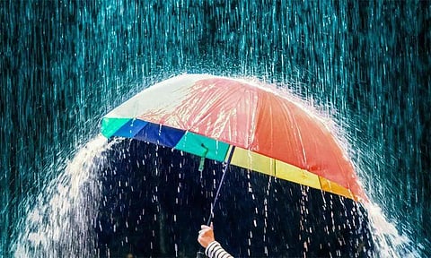 பலத்த மழை கொட்டியது