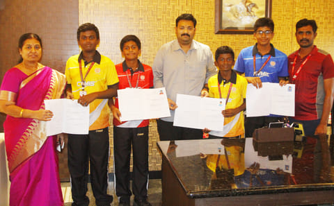 கிரிக்கெட் அணிக்கு மாணவர்கள் தேர்வு