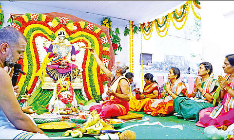 ஸ்ரீகாளஹஸ்தி வரதராஜ பெருமாள் கோவிலில் திரளான பக்தர்கள் தரிசனம்