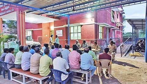 மில் நிர்வாகிகளுக்கு போலீசார் அறிவுரை வழங்கினர்.