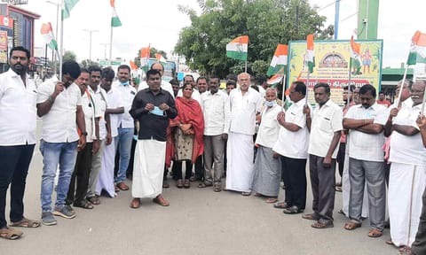 மத்திய அரசை கண்டித்து காங்கிரசார் ஆர்ப்பாட்டம்