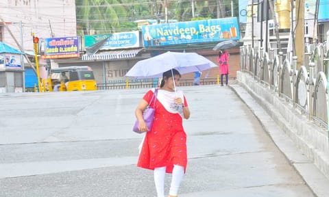 குமரியில் சாரல் மழை நீடிப்பு