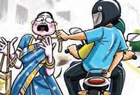 மூதாட்டியிடம் நகை பறிக்க முயற்சி