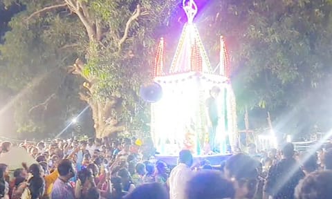 தேர் பவனி நடந்தது.
