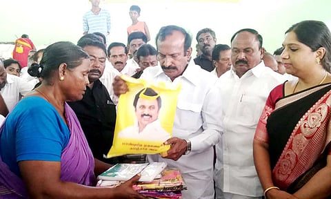 வெள்ளத்தால் பாதிக்கப்பட்டவர்களுக்கு நலத்திட்ட உதவிகள்