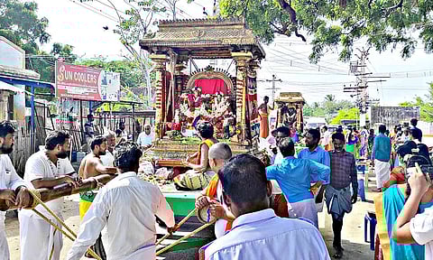 சுவாமி-அம்பாள் பட்டண பிரவேசம் வந்த காட்சி