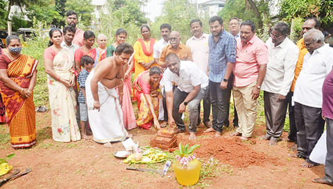 பூமிபூஜையை மேயர் சண். ராமநாதன் அடிக்கல் நாட்டி தொடங்கி வைத்தார்.