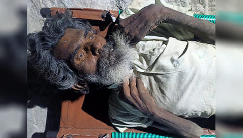 பரமத்தி வேலூர் அருகே அடையாளம் தெரியாத ஆண் பிணம்