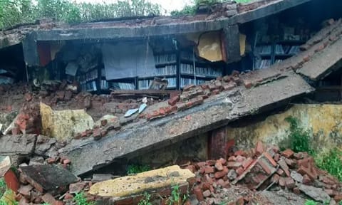 நூலக கட்டிடம் இடிந்து விழுந்தது