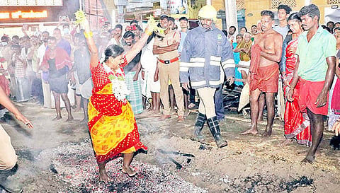 தீமிதி திருவிழா நடந்தது.