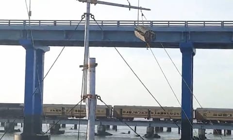 புயல் எச்சரிக்கை கூண்டு