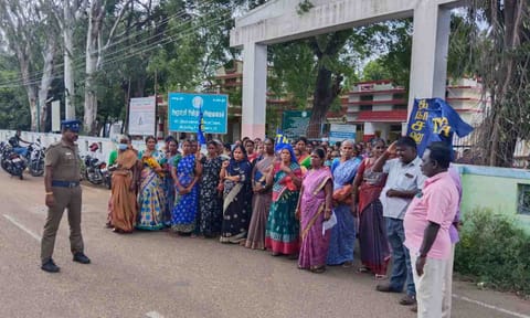 ஆர்ப்பாட்டம் நடைபெற்ற காட்சி.&nbsp;