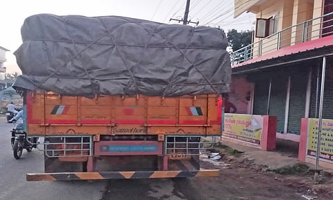 களியக்காவிளை அருகே இன்று அதிகாலை கேரளாவுக்கு கடத்த முயன்ற 13 டன் ரேசன் அரிசி பறிமுதல்