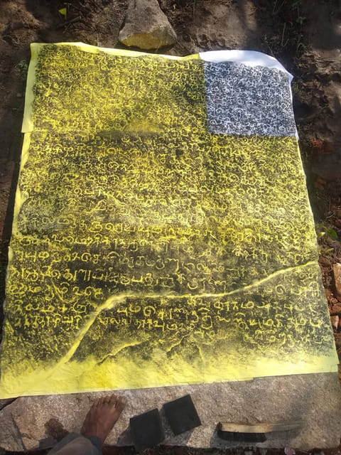 வடதொரசலூரில் கண்டுபிடிக்கப்பட்ட சோழர் கால கல்வெட்டை படத்தில் காணலாம்.