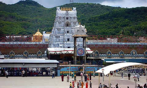 திருப்பதியில் வரலாறு காணாத கூட்டம் - பக்தர்கள் 28 மணி நேரம் காத்திருந்து தரிசனம்