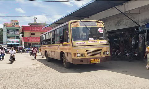 பாலக்கோட்டில்   முறையாக இயக்கப்படாத நகர பேருந்துகளால்  ஊழியர்கள், மாணவர்கள் தவிப்பு