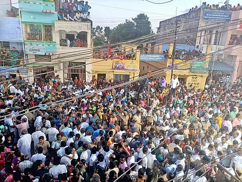 ஆடித்தபசுக்காட்சியில் பங்கேற்ற பக்தர்கள் கூட்டம்.