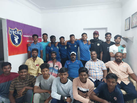 தேர்வு செய்யப்பட்ட கிரிக்கெட் வீரர்கள்.