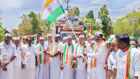 காங்கிரஸ் கட்சியினர் பாதயாத்திரை தொடங்கியது.