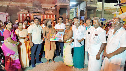 ஆடி மாத கிரிவலத்தில் கலந்து கொண்டவர்கள்.&nbsp;