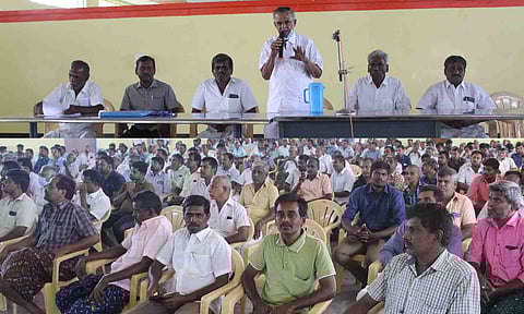 பொதுக்குழு கூட்டம் நடைபெற்ற காட்சி.