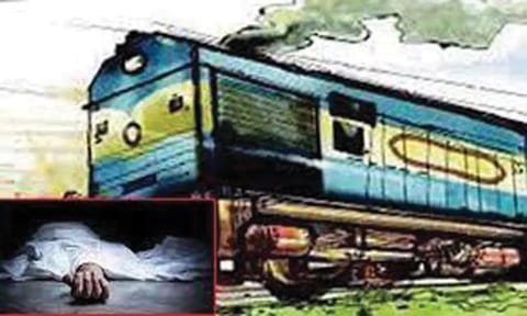 ரெயில் முன் பாய்ந்து முதியவர் தற்கொலை