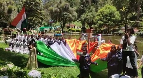 குன்னூர் சிம்ஸ் பூங்காவில் கல்லூரி மாணவிகளின் விழிப்புணர்வு நாடகம்