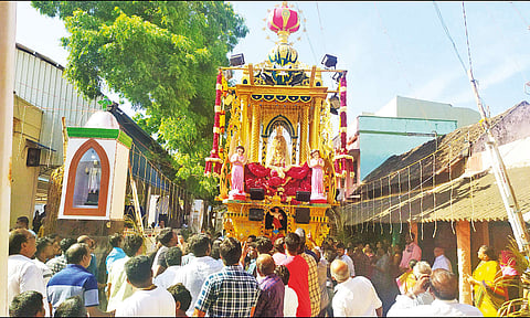 தேர்பவனி நடந்த போது எடுத்த படம்.