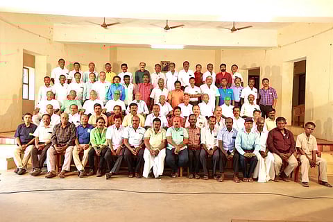 சாயர்புரம் போப் பள்ளியில்  40 ஆண்டுகளுக்கு பின் முன்னாள் மாணவர்கள் சந்திக்கும் நிகழ்ச்சி