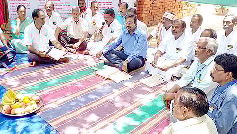 சிறப்பு கிராமசபை கூட்டம் கலெக்டர் தினேஷ்பொன்ராஜ் ஆலிவர் தலைமையில் நடந்தது.