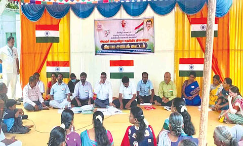 கணக்கம்பாளையம் ஊராட்சியில் சபை கூட்டம் நடைபெற்ற காட்சி.
