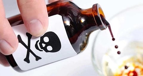 2 பேர் விஷம் குடித்து தற்கொலை